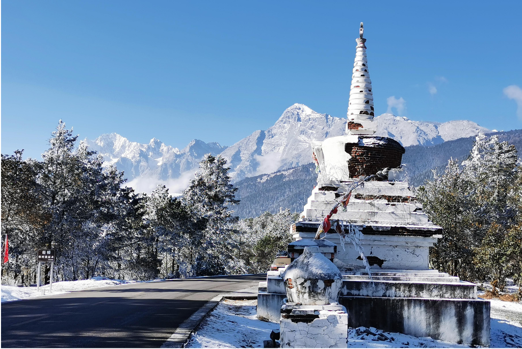 Shangri-La & Meili Snow Mountains – Sacred Peaks and Sunrise Glory